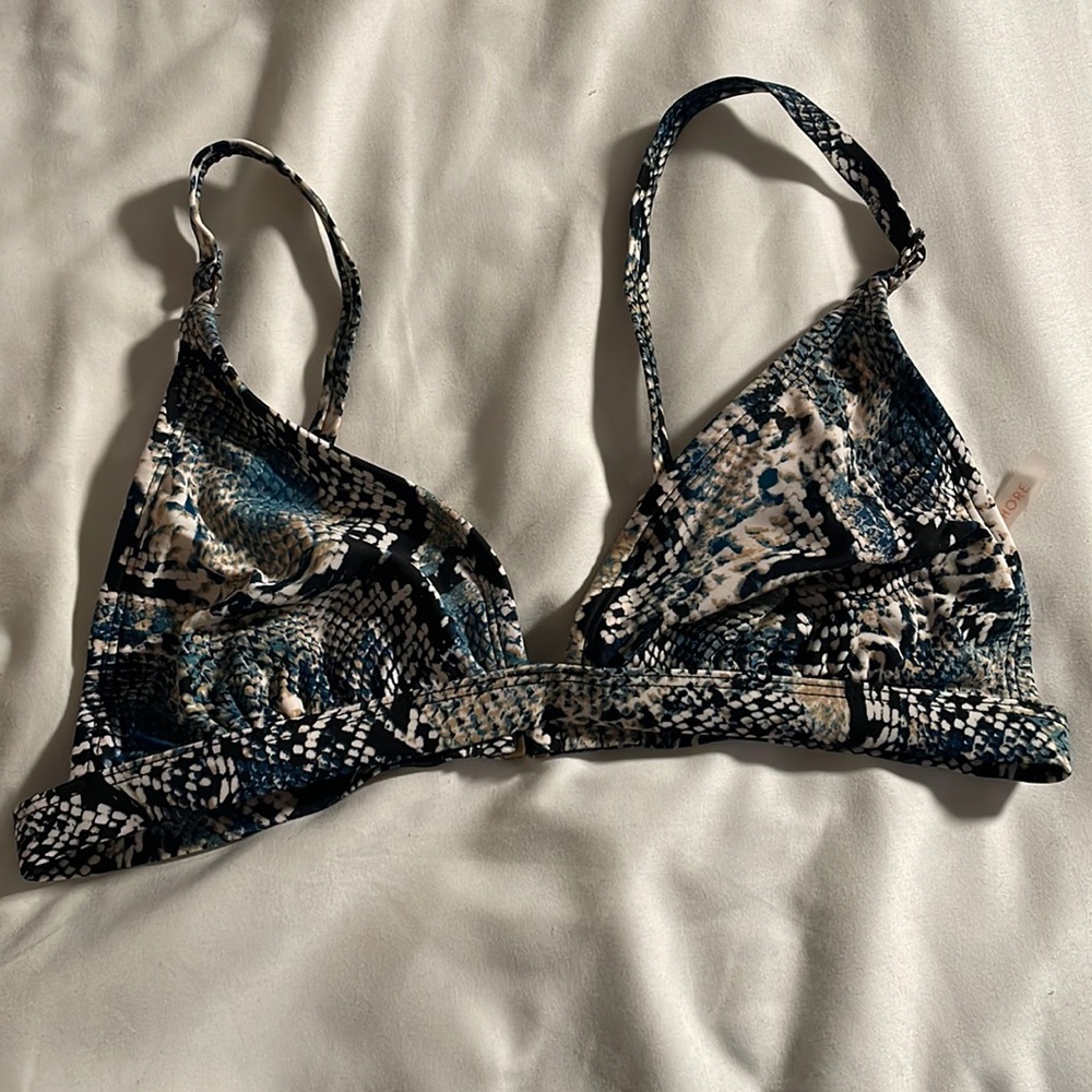 women’s size M snake skin design bikini top, worn once, shade and shore